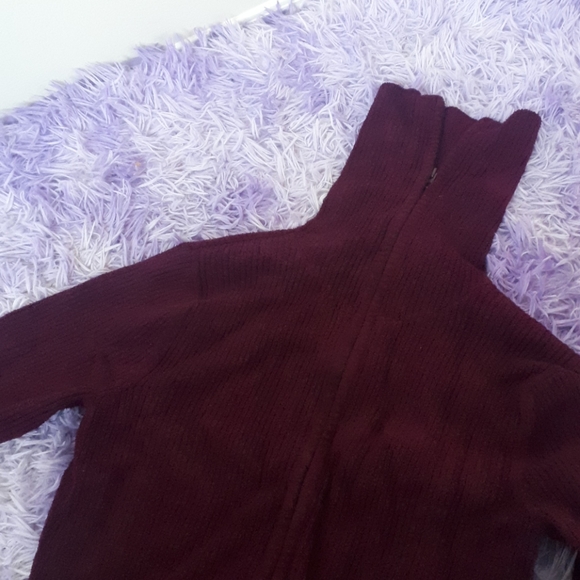 Paraphrase - Wine Zip Up Sweater Size Medium - Picture 7 of 8